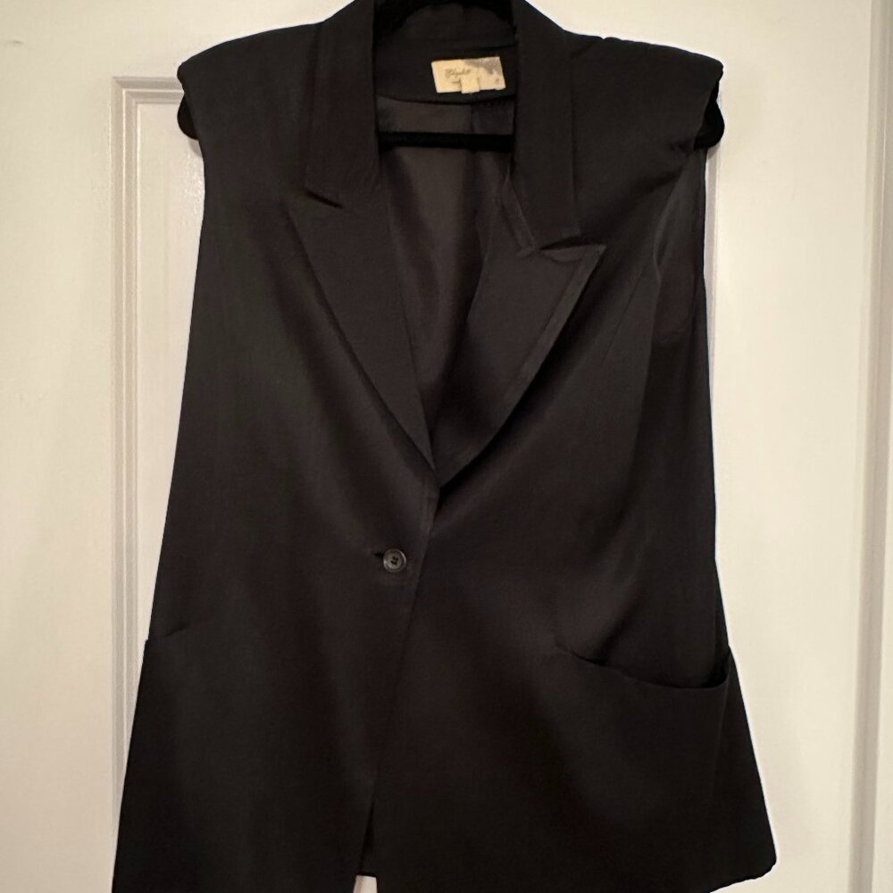 Elizabeth and James Sleeveless Vest Blazer Top in Black - Size 8